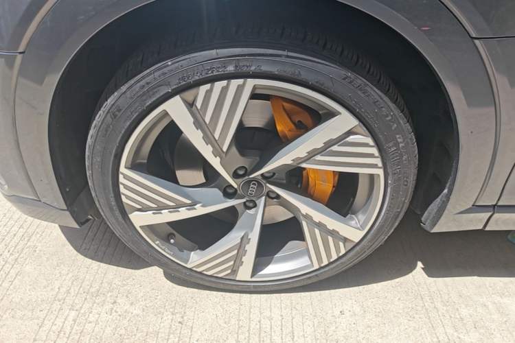 Used Audi e-tron 2021 50 quattro Luxury Edition
