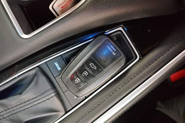 Used Toyota Avalon 2022 Dual-Engine 2.5L XLE Premium Edition