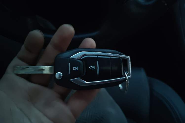 Used SAIC MAXUS G10 2019 PLUS 2.0T Automatic Elite Edition China V Standard Vehicle Key