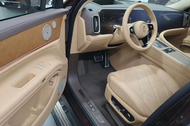 Used Hima AITO M9 2025 Extended-Range Ultra Version 52 kWh 5-Seater Edition