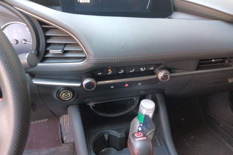 Used Mazda 3 Axela 2022 2.0L Automatic Zhiqing Edition Audio And AC Panel