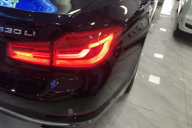 Used BMW 5 Series 2018 Revised Version 530Li Leading Edition Luxury Package Right Rear Taillight