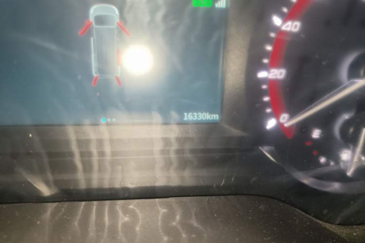 Used SAIC MAXUS Xintu V70 2023 2.0T Elite Edition Manual Transmission Short Wheelbase Low Roof 5/6 Seats (125 hp) Odometer Close Up