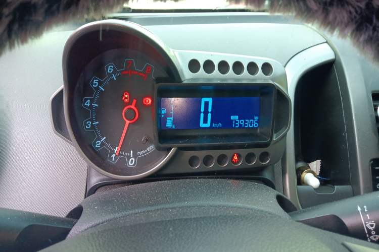 Used Chevrolet Aveo Sonic 2011 Sedan 1.4L Manual Transmission SE