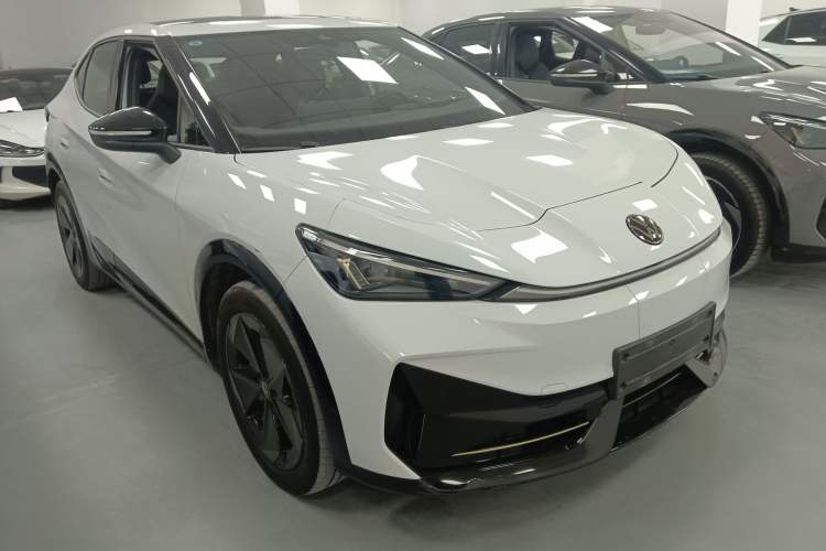 Used Volkswagen ID.UNYX 2024 Pro Long-Range Version Front Right 45 Deg