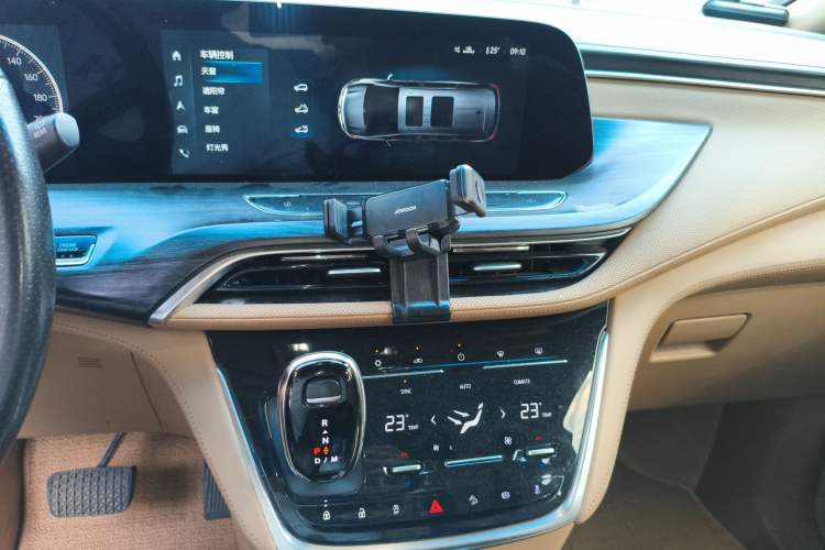 Used Buick GL8 2021 ES Landtrek 653T Smart Luxury Model Audio And AC Panel