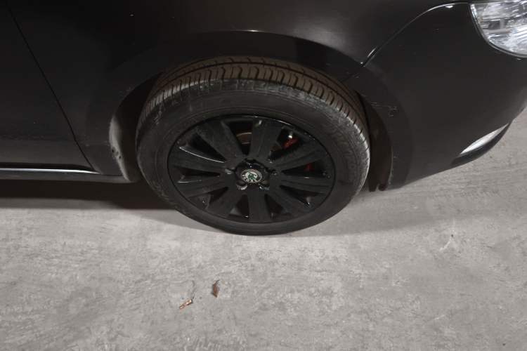 Used Skoda Superb 2009 1.8TSI Automatic Prestige Edition Right Front Wheel Hub