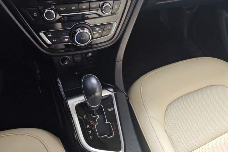 Used CHANGAN Alsvin V7 2016 1.6L Automatic Enjoyment Model China V Standard Gear Lever