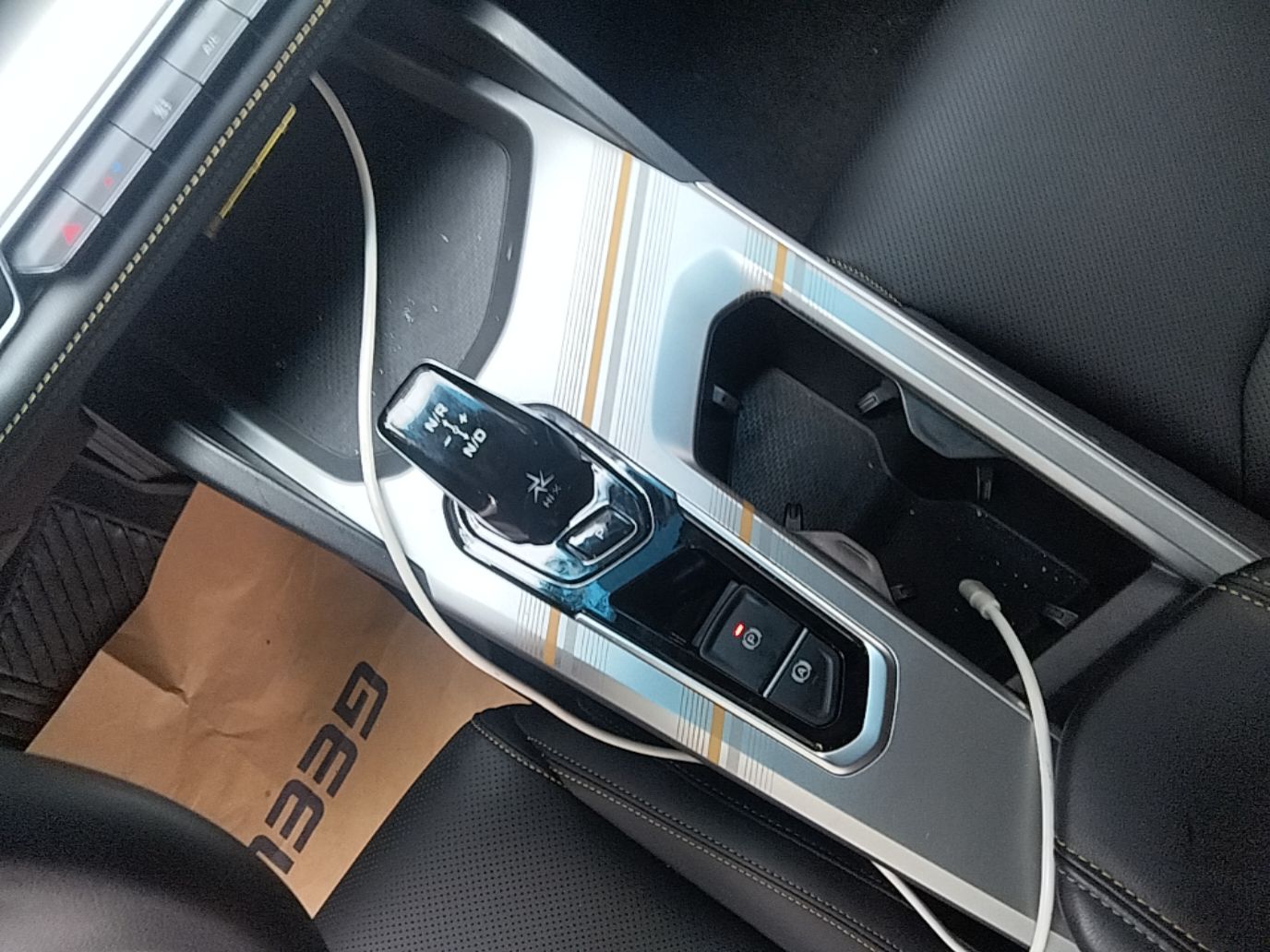 Geely Auto Emgrand L HiP 2022 1.5TD-DHT Pro 100KM Super Clean — снимка 16