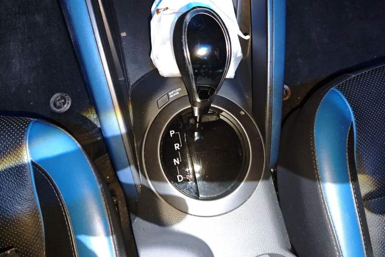 Used Hyundai Veloster 2012 1.6T Automatic Luxury Edition Gear Lever
