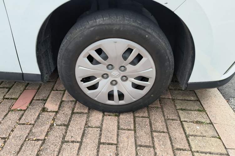 Used SAIC MAXUS G50 2023 1.5T Manual Comfort A Right Front Wheel Hub