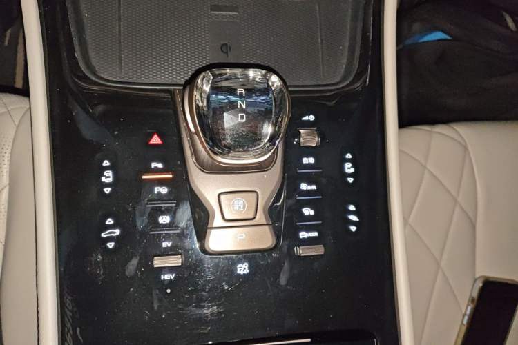 Used Denza D9 2022 DM-i 970 Four-Wheel Drive Flagship Model Gear Lever