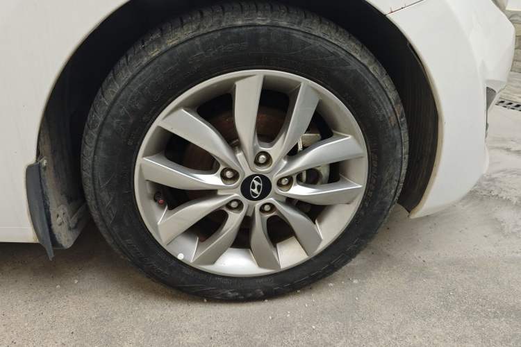 Used Hyundai Elantra (5th Generation / Langdong) 2015 1.6L Manual Leading Model