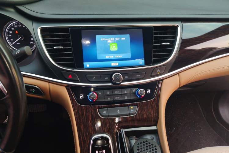 Used Buick LaCrosse 2018 28T Elite Edition Audio And AC Panel