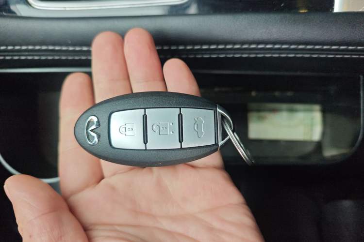 Used Infiniti Q50L 2018 2.0T Enjoyment Version China VI Standard
