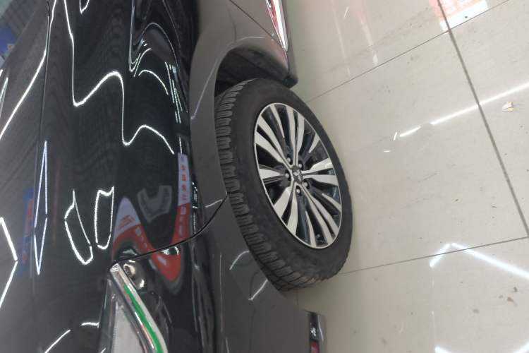 Used Mitsubishi Outlander 2021 2.4L 4x4 Zhi Xiang Edition 7 Seats Left Front Wheel Hub