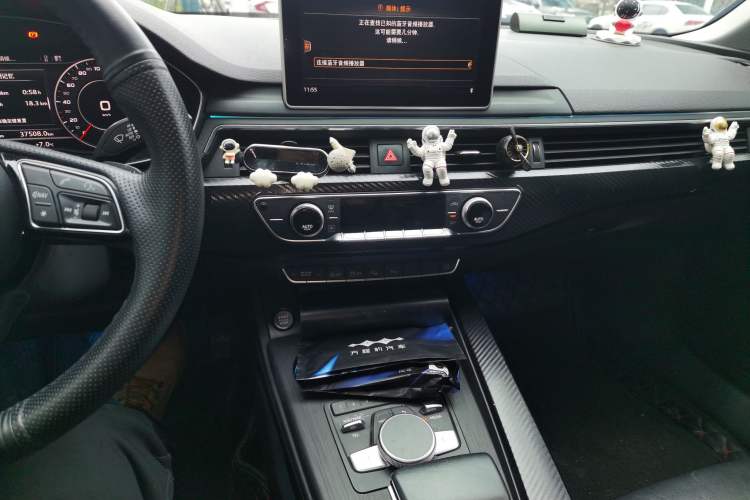 Used Audi A4L 2018 30th Anniversary Edition 40 TFSI Fashion Model
