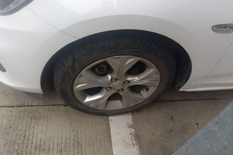 Used Chevrolet Cavalier 2020 325T Automatic Enjoyment Edition Left Front Wheel Hub