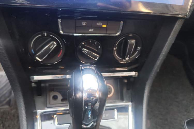 Used Volkswagen C-TREK 2018 230TSI DSG Comfort Model Audio And AC Panel