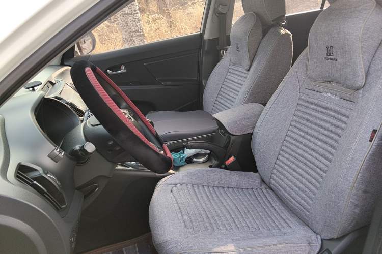 Used Kia Sportage R 2012 2.0L Manual Two-Wheel Drive GL Trim
