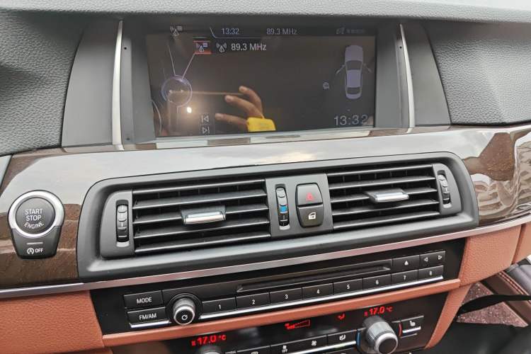 Used BMW 5 Series 2017 525Li Leading Model Audio And AC Panel