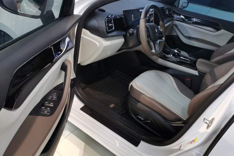 Used BYD Qin PLUS 2024 Honor Edition EV 420KM Beyond Model
