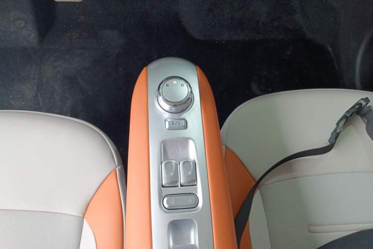 Used CHANGAN NEVO Lumin 2025 301km Honey Dew Edition Gear Lever