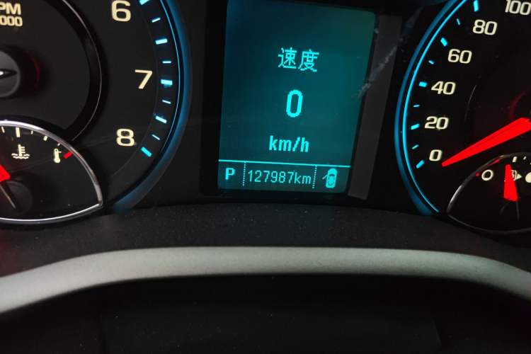 Used Chevrolet Malibu 2016 1.6T Automatic Comfort Edition Odometer Close Up