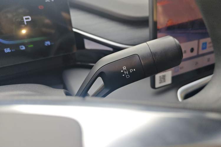 Used Geely Galaxy L6 2025 EM-i 140km Long-Range Version