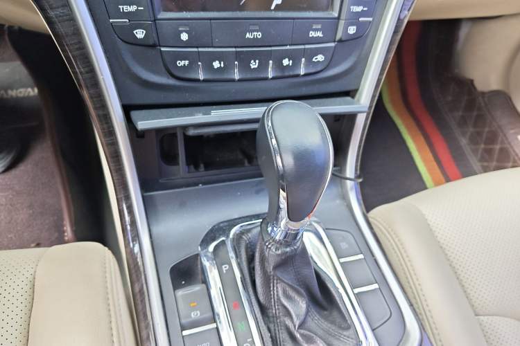 Used CHANGAN Raeton 2013 1.8T Automatic Elite Model China V Standard Gear Lever