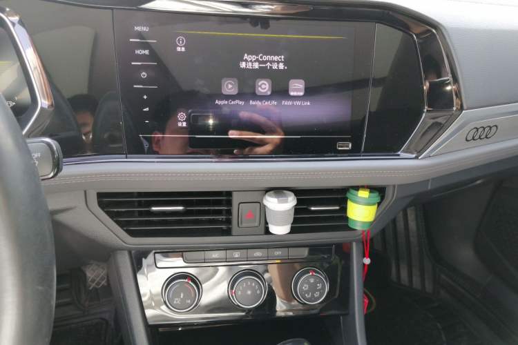 Used Volkswagen Sagitar 2021 280TSI DSG Comfort Connect Edition Audio And AC Panel