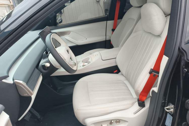 Used ONVO L60 2024 60 kWh Rear-Drive Version
