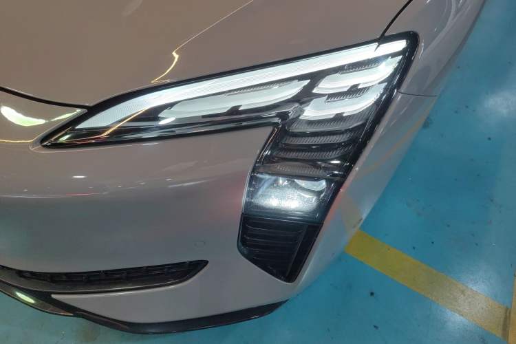 Used Hongqi EH7 2024 760 Pro+ Four-Wheel Drive Version Left Front Headlight