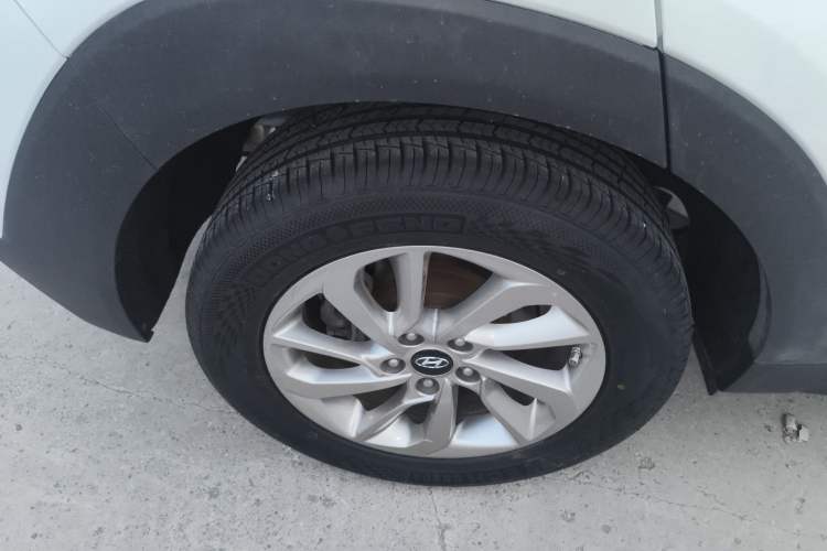 Used Hyundai Tucson 2018 1.6T Dual-Clutch Two-Wheel Drive 15th Anniversary Special Edition Right Rear Wheel Hub