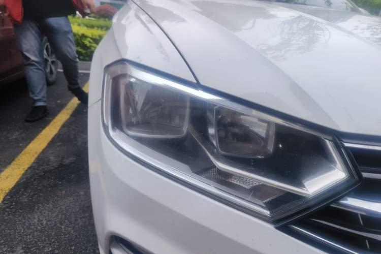 Used Volkswagen Bora 2018 1.5L Automatic Comfort Model Right Front Headlight