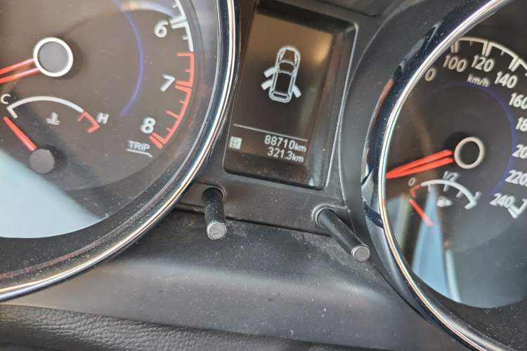 Used Venucia T70 2018 2.0L CVT Smart Enjoyment Sport Edition Odometer Close Up