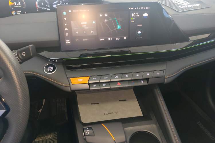 Used Changan UNI-V 2024 1.5T Prestige Edition
