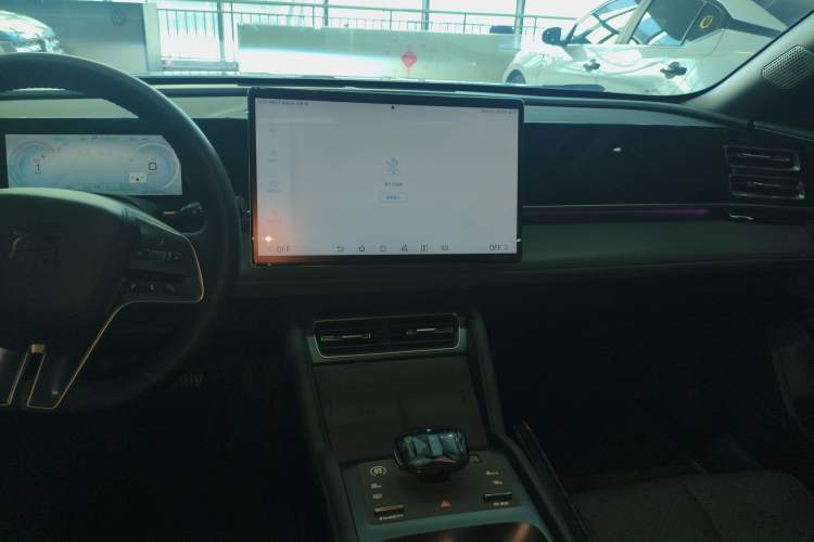 Used BYD Qin L 2024 DM-i 120KM Excellence Model Audio And AC Panel