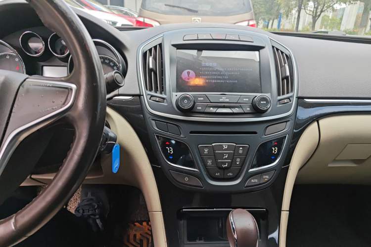 Used Buick Regal 2014 2.0L Leading Fashion Edition Audio And AC Panel