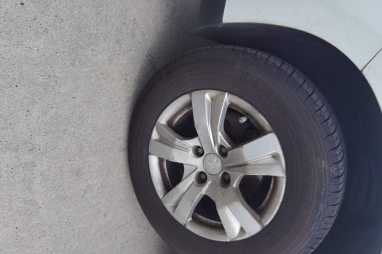 Used Peugeot 2008 2015 1.6L Automatic Playcool Edition Exterior 4