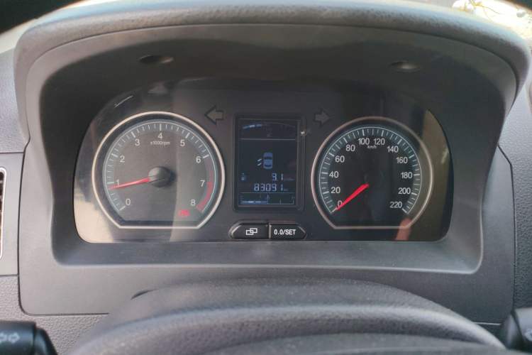 Used FORTHING Joyear X5 2013 1.6L Manual Luxury Model China IV Standard
