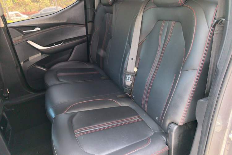 Used SAIC MAXUS T90 2021 2.0T Twin-Turbo Automatic All-Wheel Drive High-Ride Comfort Edition with Extended Cargo Space Left Rear Seat