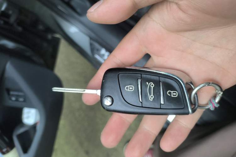 Used DS 5LS 2014 1.8L automatic Comfort version VTi140
