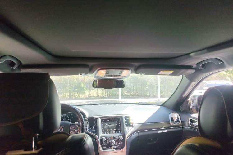 Used Jeep Grand Cherokee 2015 3.0TD Diesel Elite Navigation Edition Headliner