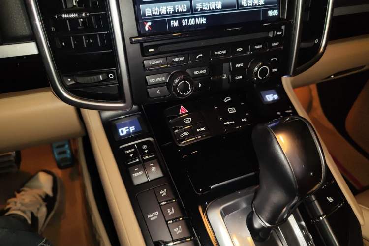 Used Porsche Cayenne 2015 Cayenne 3.0T Audio And AC Panel