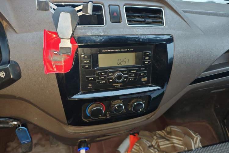 Used Dongfeng Yufeng EM26 2023 High-End Model 41.86 kWh CATL Audio And AC Panel