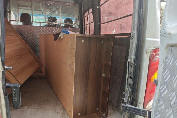 Used Iveco Daily 2017 2.5T A35 Low-Roof 5-7 Seater Passenger Van 47Z5 Trunk