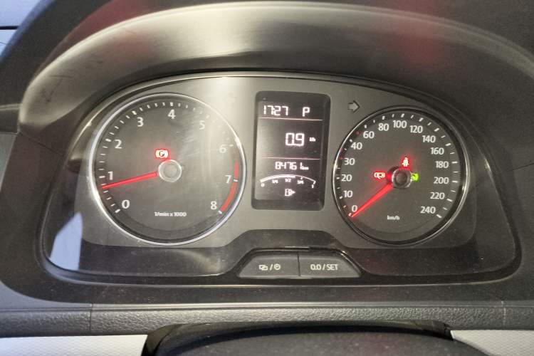 Used Volkswagen Gran Lavida 2013 1.4 TSI Automatic Comfort Model Odometer Close Up