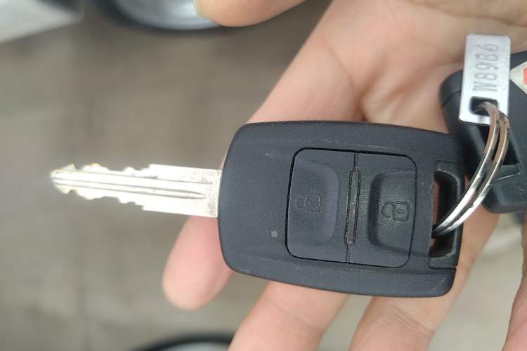 Used Wuling Hongguang V 2022 1.5L Jingqu Edition Enclosed-Window Vehicle with Hydraulic Power Steering LAR