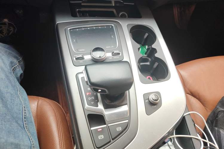 Used Audi Q7 2018 40 TFSI S line Sport Edition Gear Lever